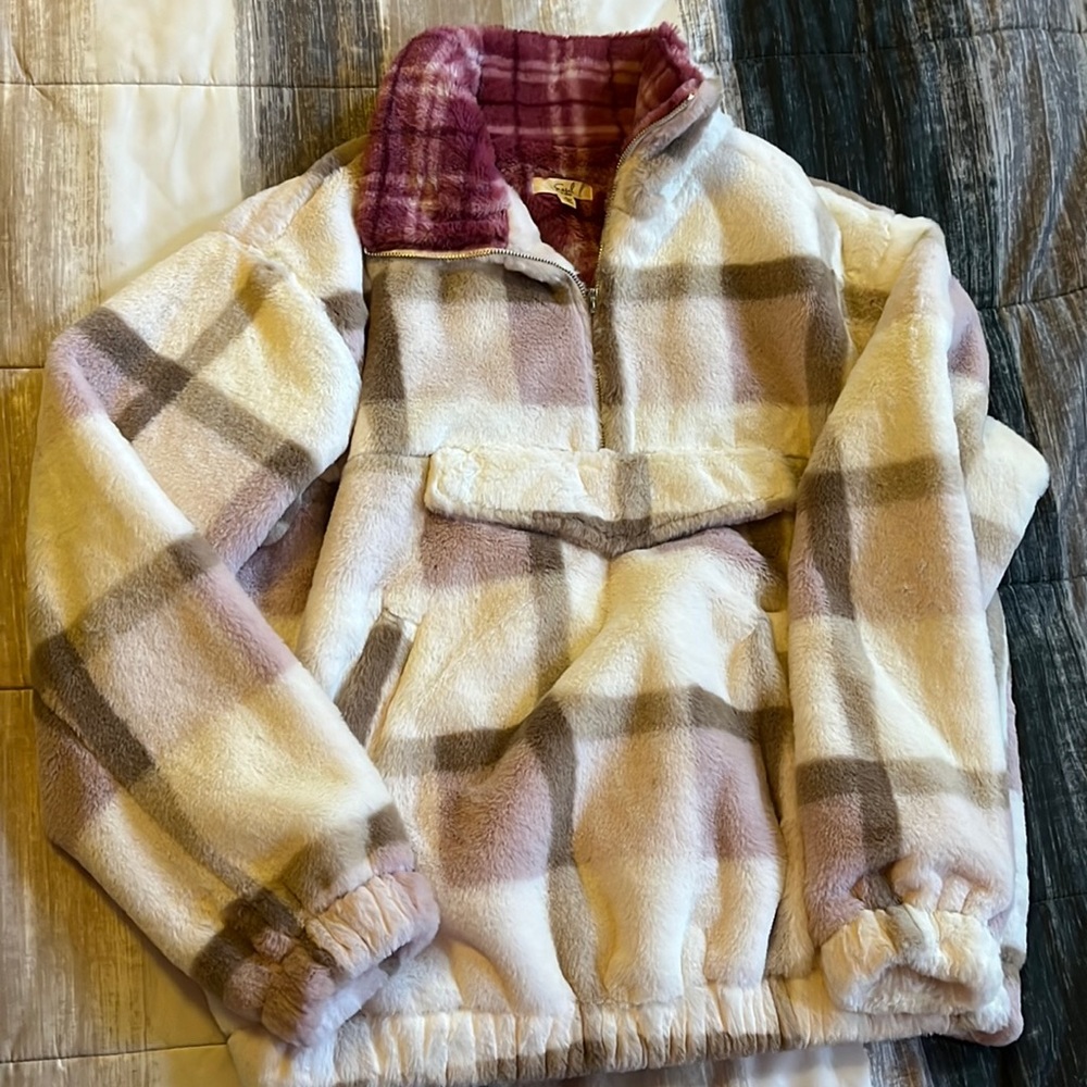 Easel pullover. Size Large. Worn once